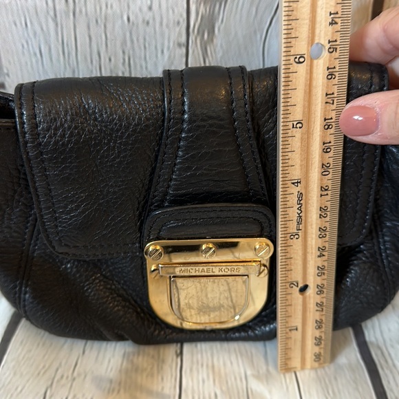 Michael Kors pebbled soft leather crossbody - Picture 10 of 11